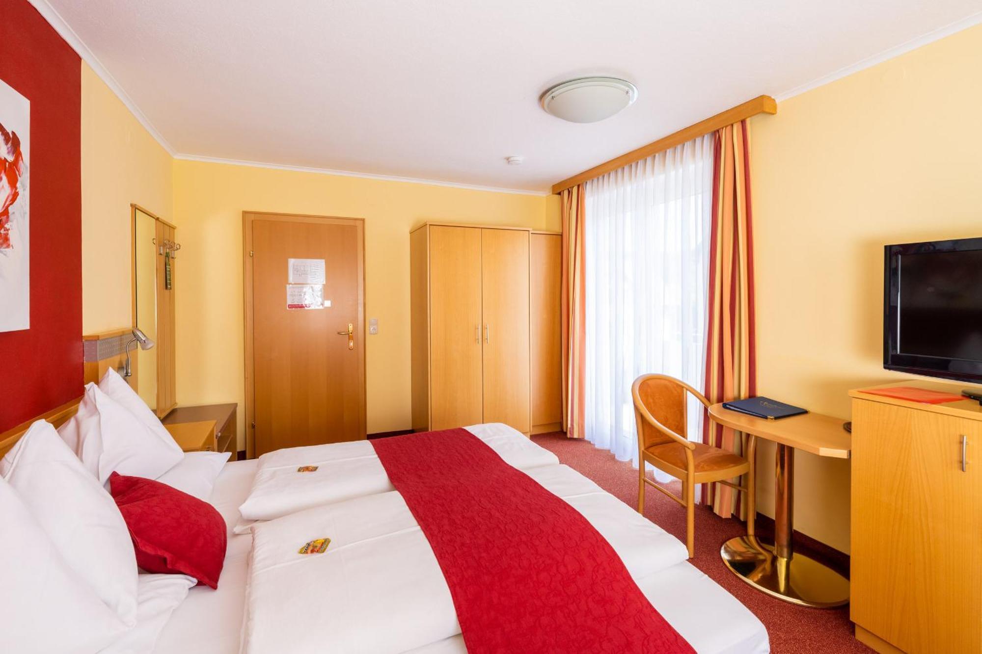 Strandhotel Schabus Velden am Woerthersee Room photo