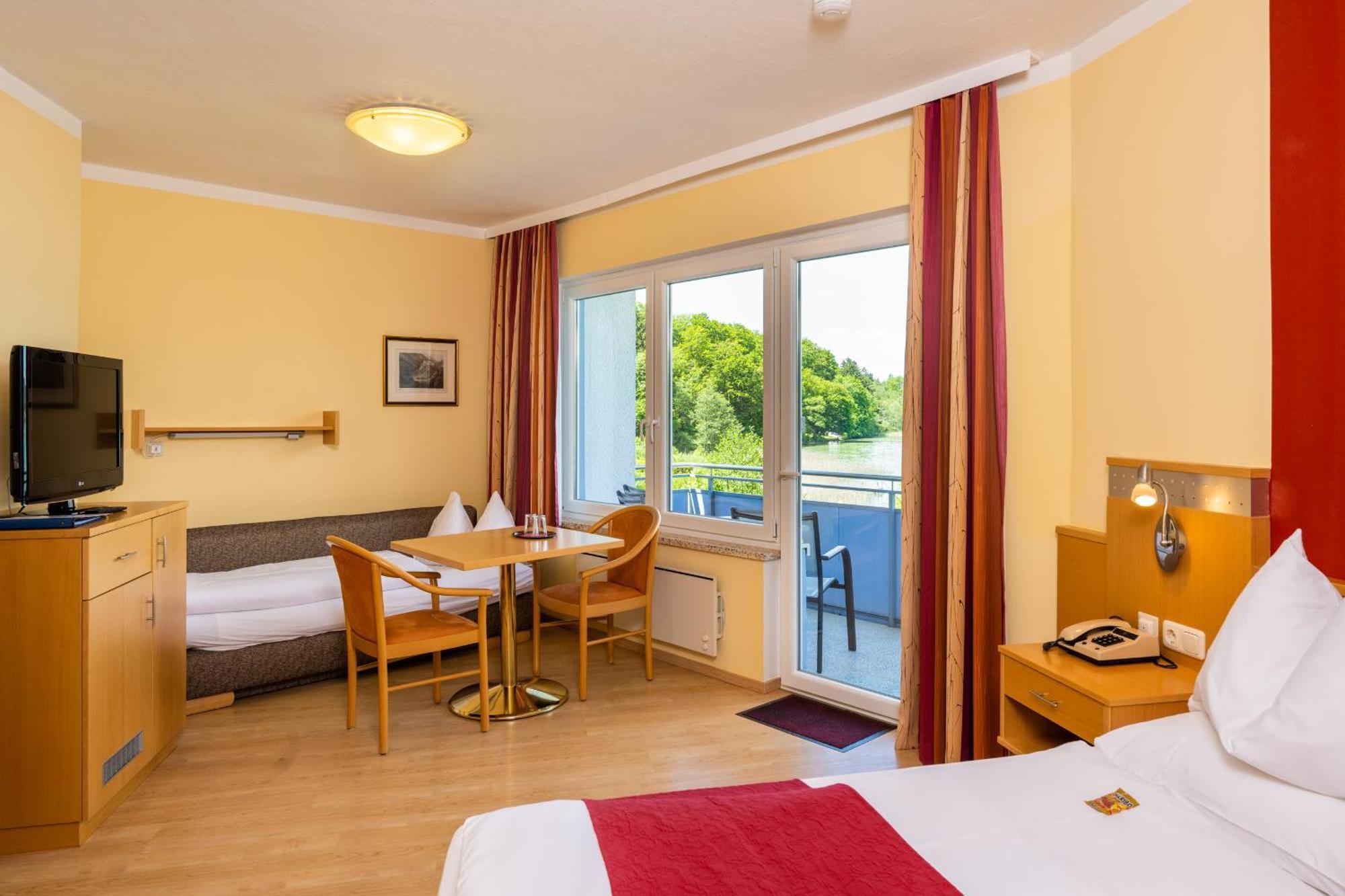 Strandhotel Schabus Velden am Woerthersee Room photo