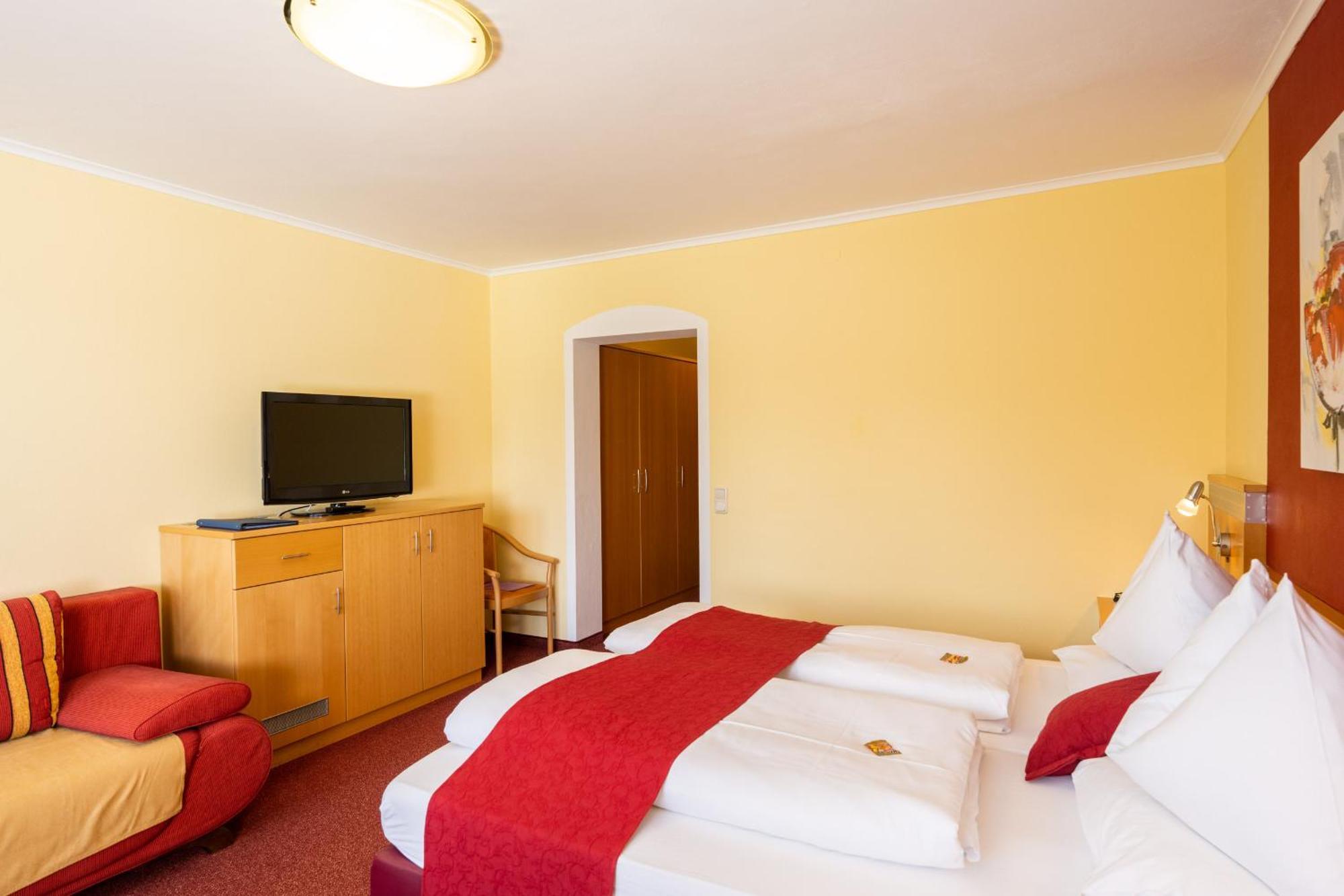 Strandhotel Schabus Velden am Woerthersee Room photo