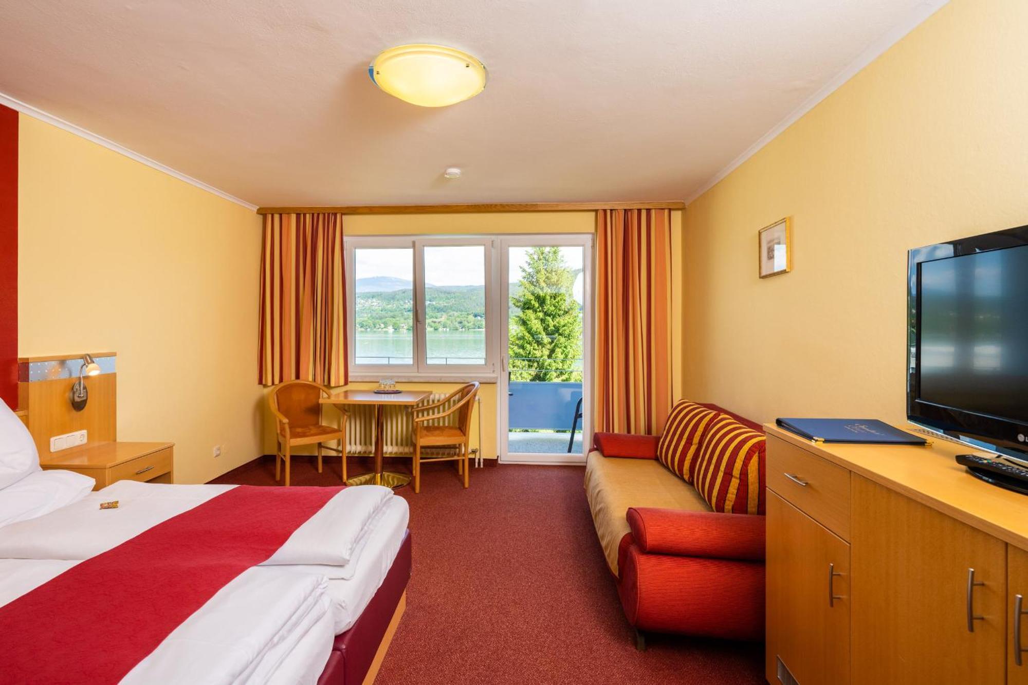 Strandhotel Schabus Velden am Woerthersee Room photo