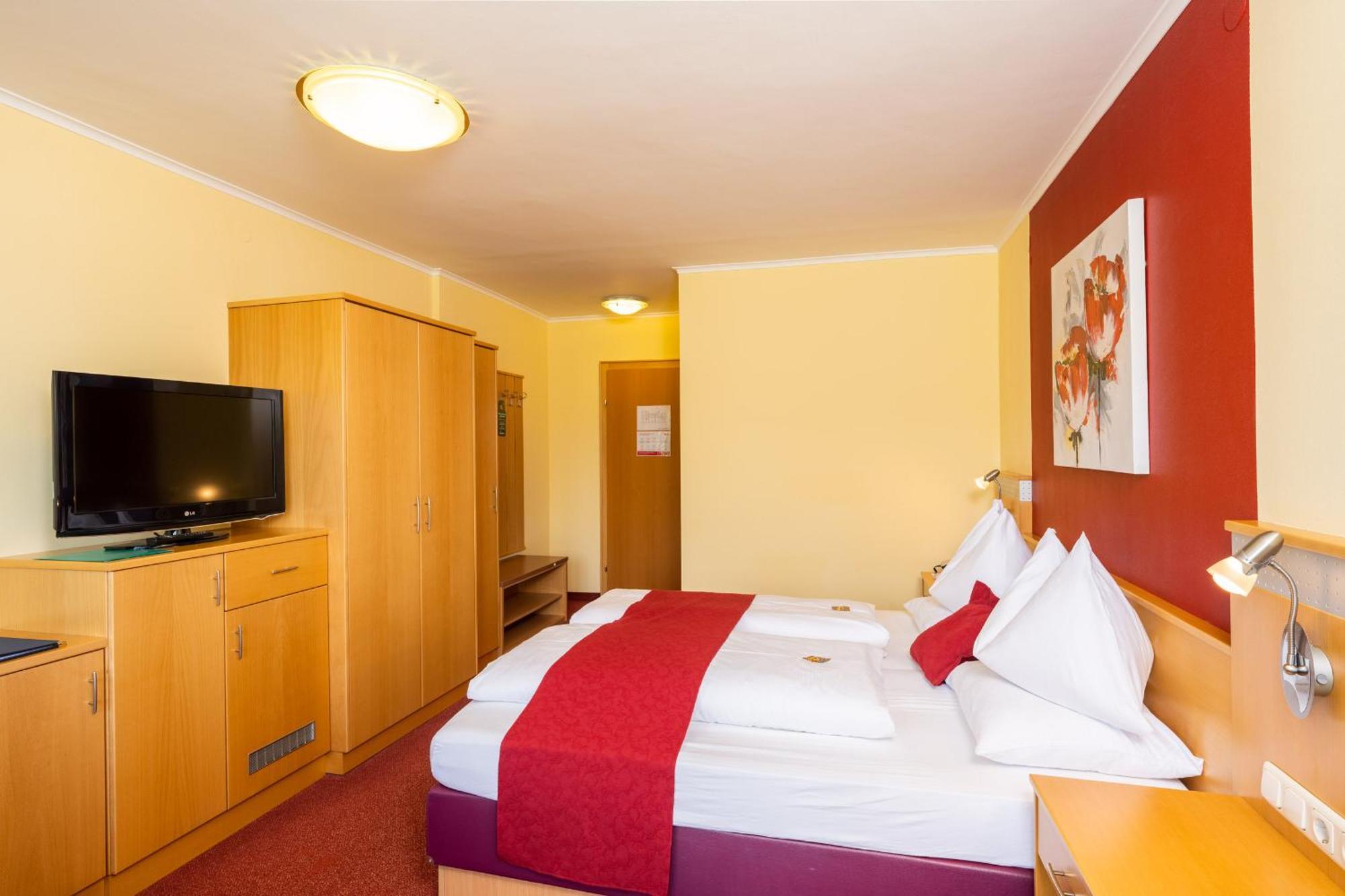 Strandhotel Schabus Velden am Woerthersee Room photo